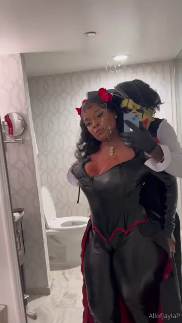 Jayla Page aka allofjaylap – 10-30-2025 OnlyFans Video – Grabbing another bite of gibbytheclown