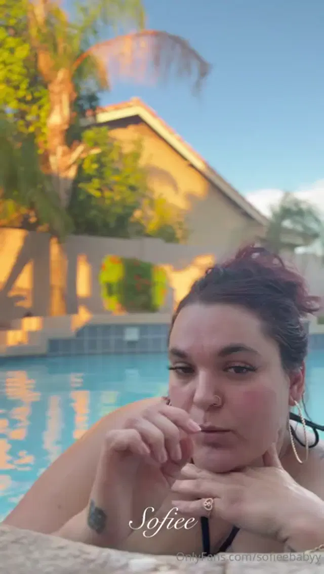 Sofieebabyy aka sofieebabyy – 08-05-2025 OnlyFans Video – My big ass titties sitting so pretty in that water