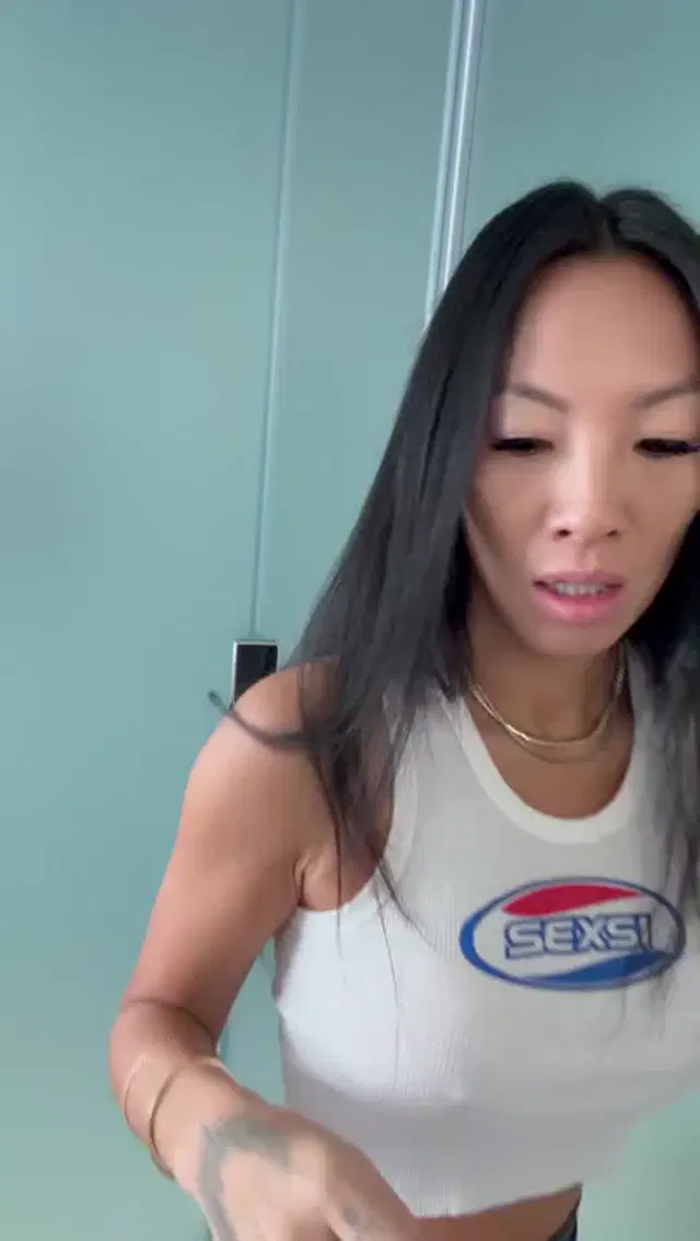 Asa Akira aka asaakira – 09-16-2025 OnlyFans Video – Good morning Could I uhhh use u for a minute