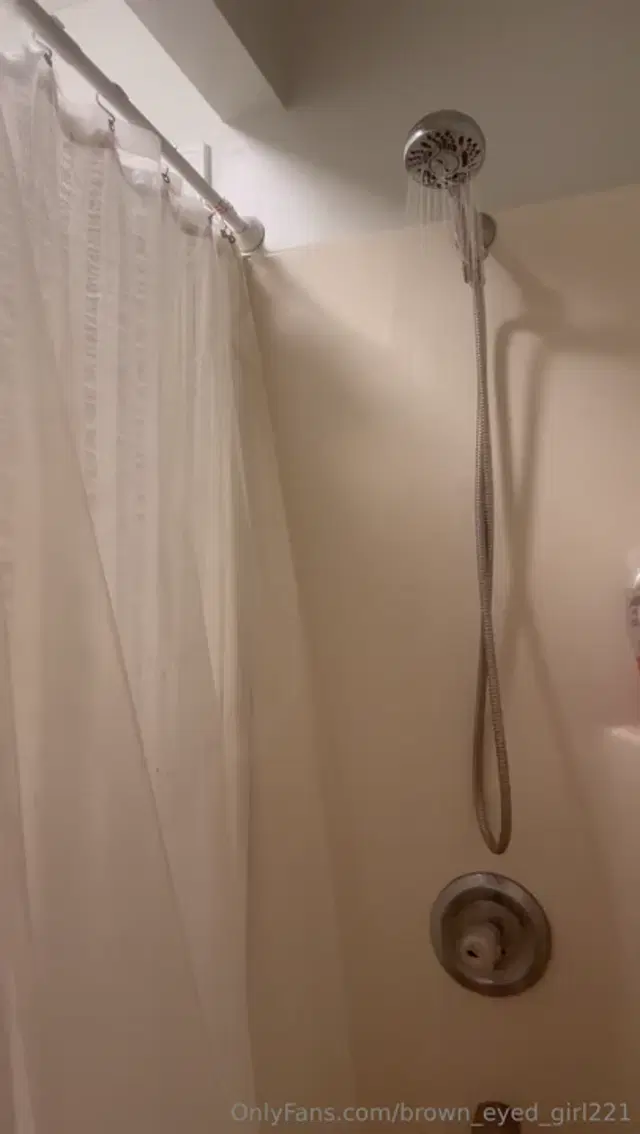 Brown_eyed_girl221 aka brown_eyed_girl221 – 02-18-2024 OnlyFans Video – Morning shower Have a great Sunday!