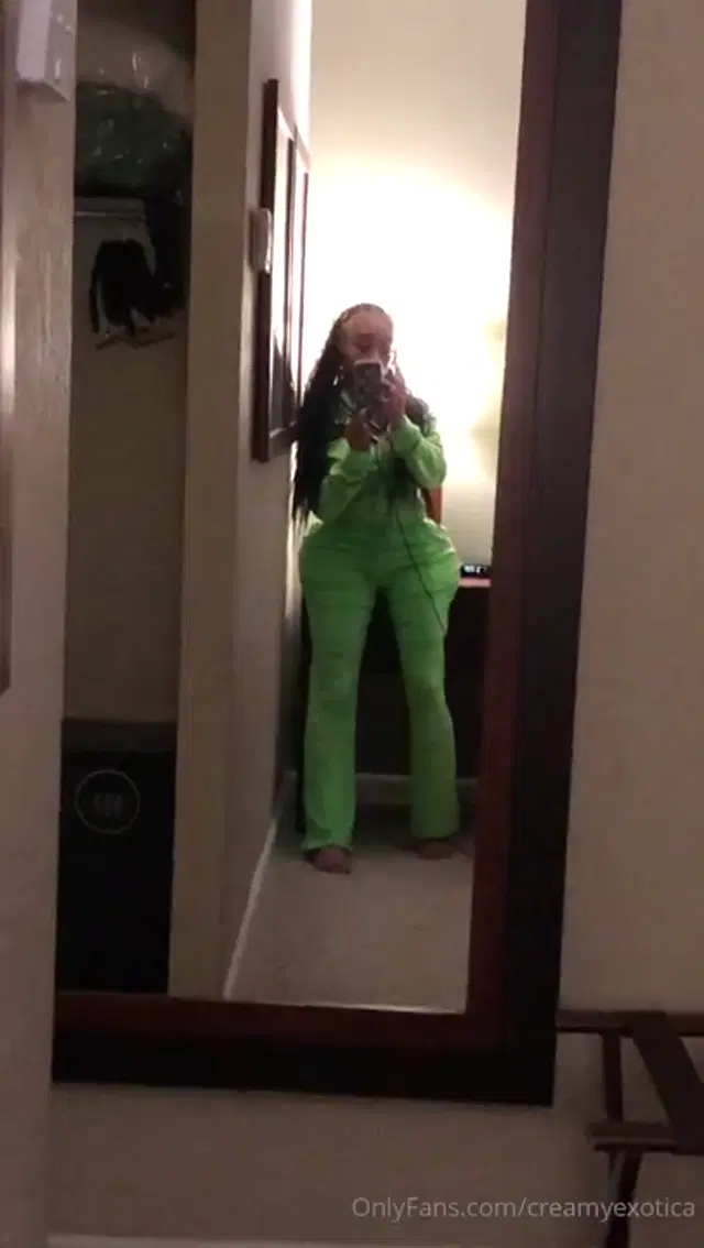 Creamyexotica aka creamyexotica – 12-28-2024 OnlyFans Video – Even better fully clothed