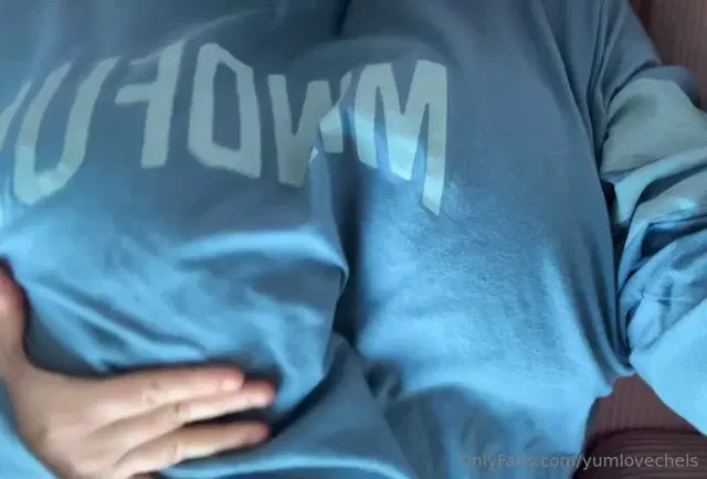 Yumlovechels aka yumlovechels – 11-19-2025 OnlyFans Video – this cozy shirt makes my tits look perfect