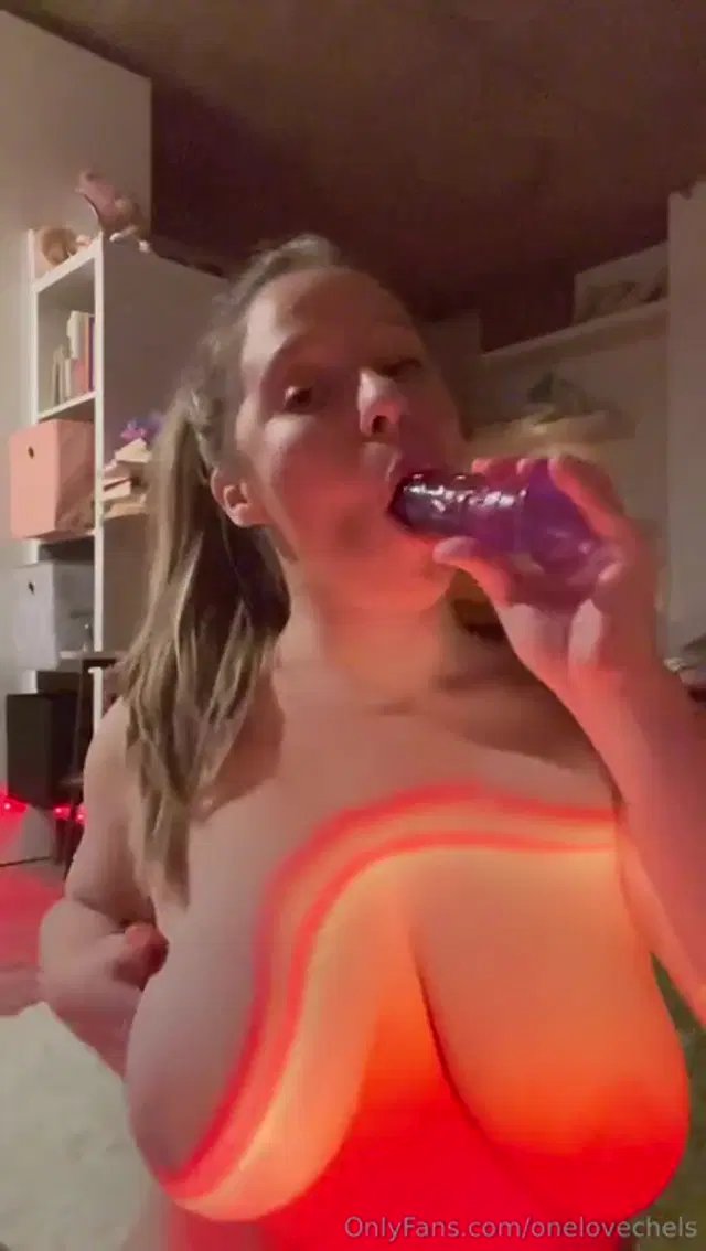 Yumlovechels aka yumlovechels – 02-20-2024 OnlyFans Video – Every time I watch this video I start salivating and get really really horny