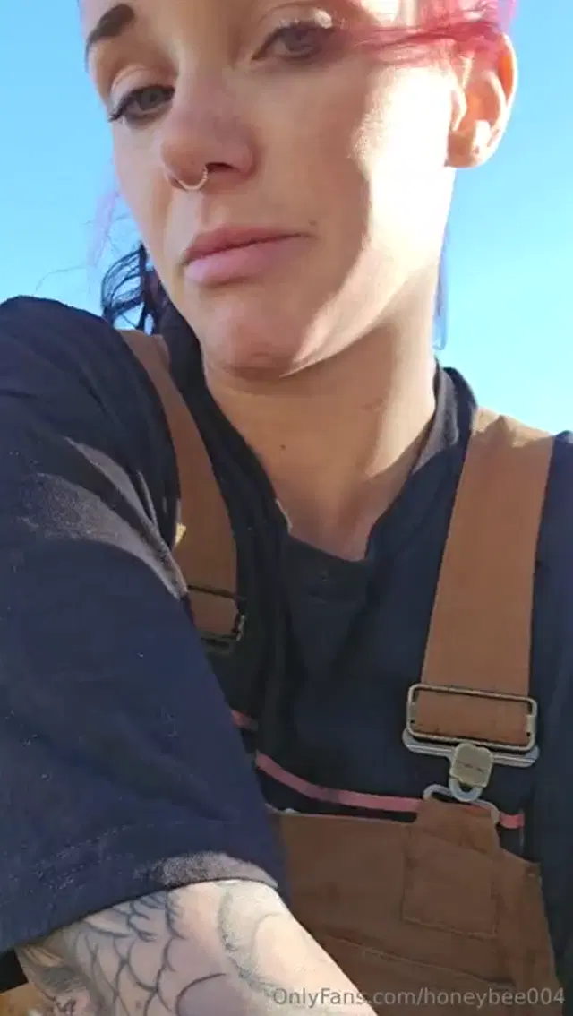Honeybee aka honeybee004 – 12-06-2023 OnlyFans Video – Please hang in there with me today
