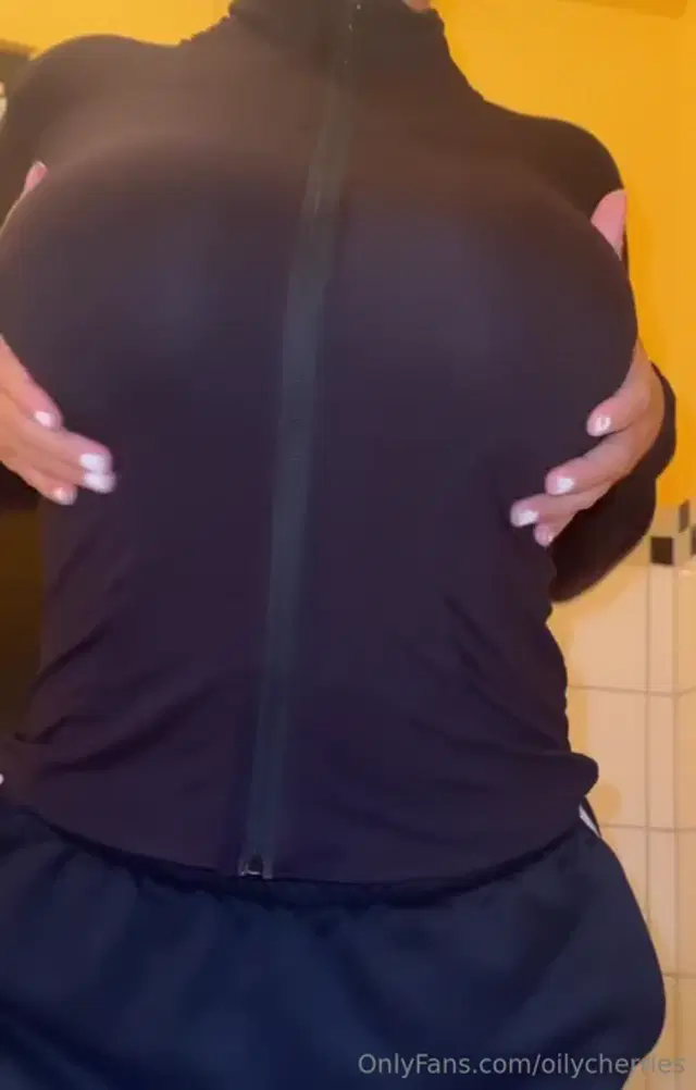 OilyCherries aka oilycherries – 11-05-2024 OnlyFans Video – zipper time
