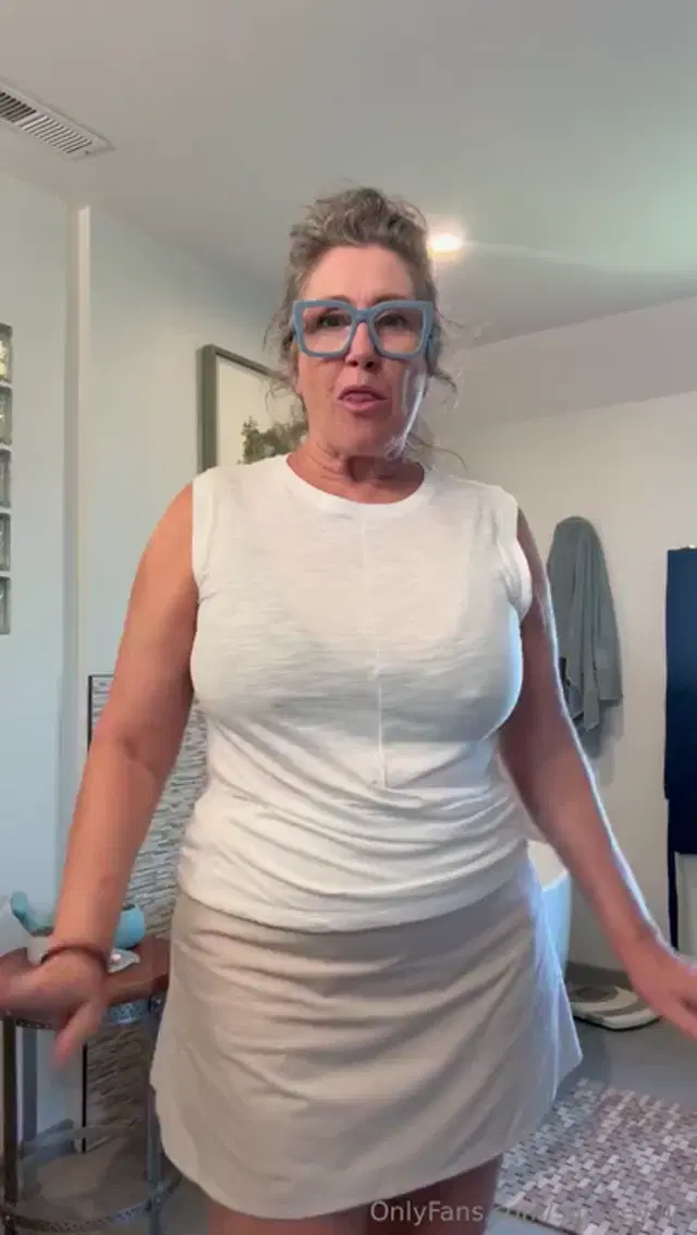 SmokeyChestnut VIP aka smokeyvip – 08-12-2025 OnlyFans Video – Todays strip chat got my pussy sugared