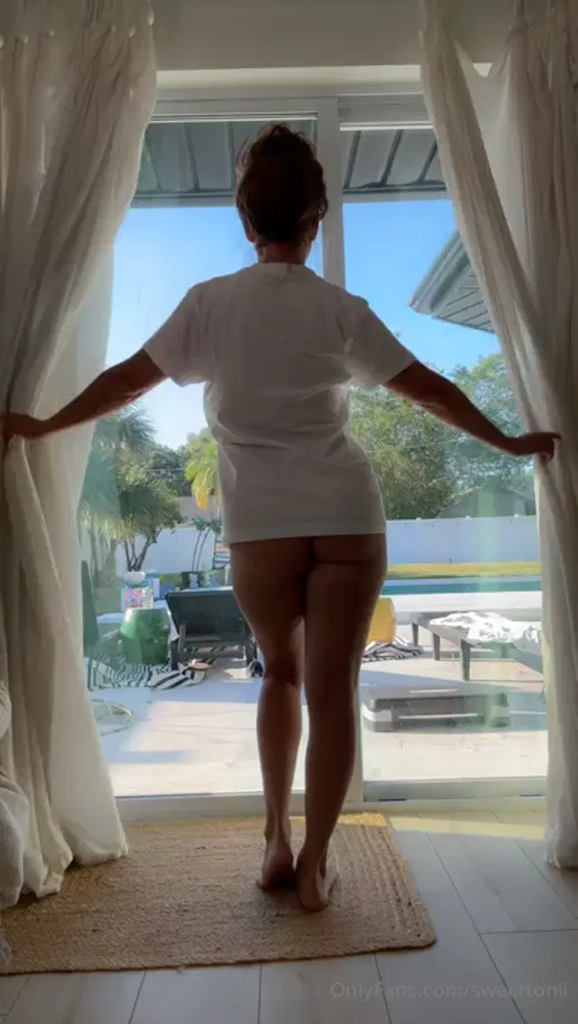 Sweettonii aka sweettonii – 05-26-2024 OnlyFans Video – Backs and fronts