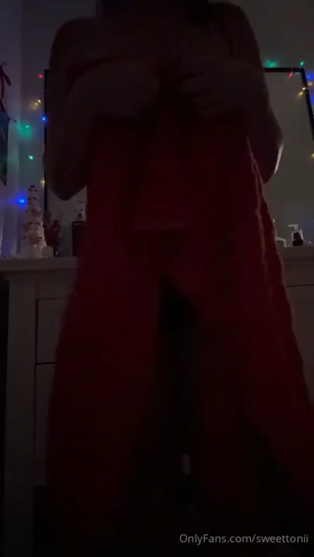 Sweettonii aka sweettonii – 12-23-2024 OnlyFans Video – A lil strip