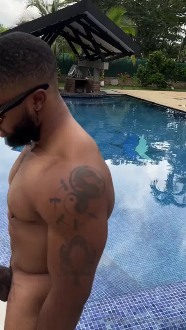 Cee Jayy aka thefitfreakk – 05-09-2024 OnlyFans Video – Typical pool days kylei92