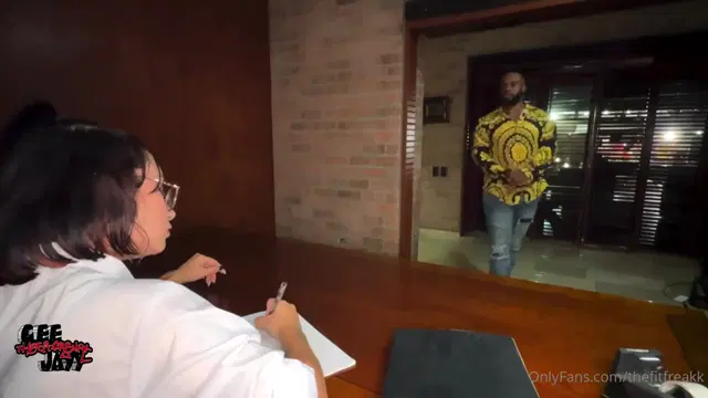 Cee Jayy aka thefitfreakk – 05-23-2024 OnlyFans Video – This secretary wouldnt take me to her boss unless I did her a favor