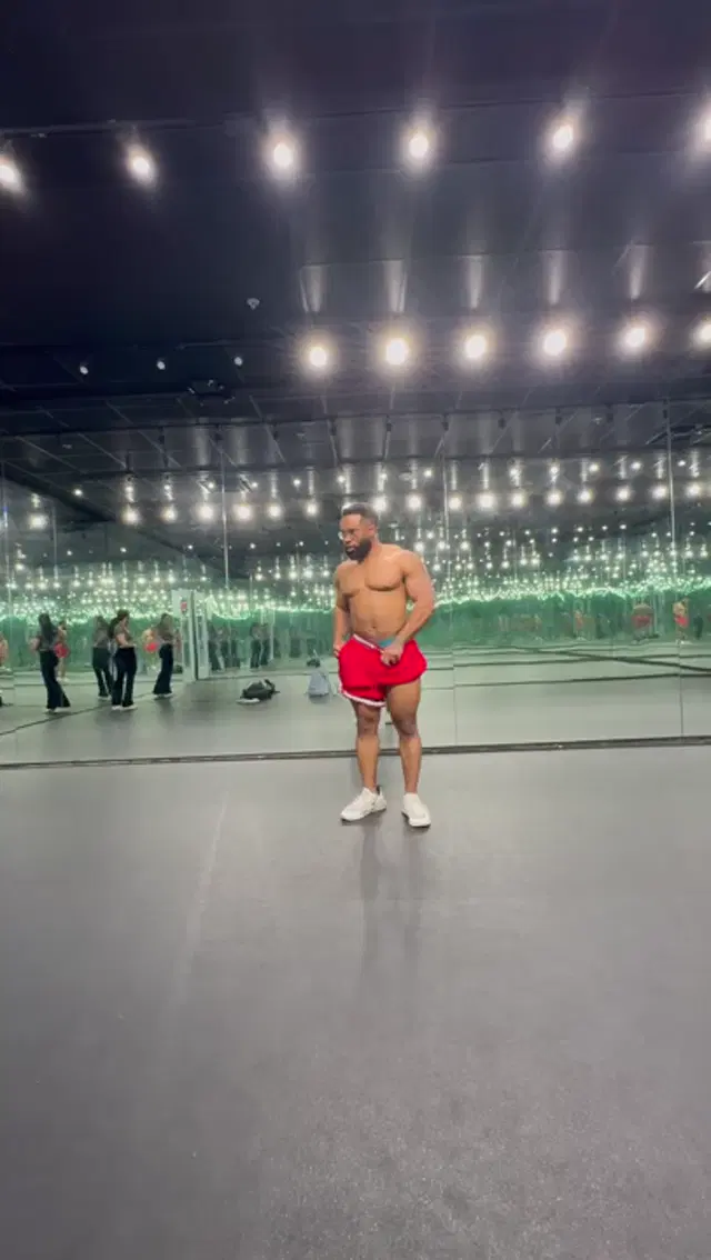 Cee Jayy aka thefitfreakk – 04-01-2025 OnlyFans Video – Was just tryna have a normal posing sesh at the gym post workout but this happens
