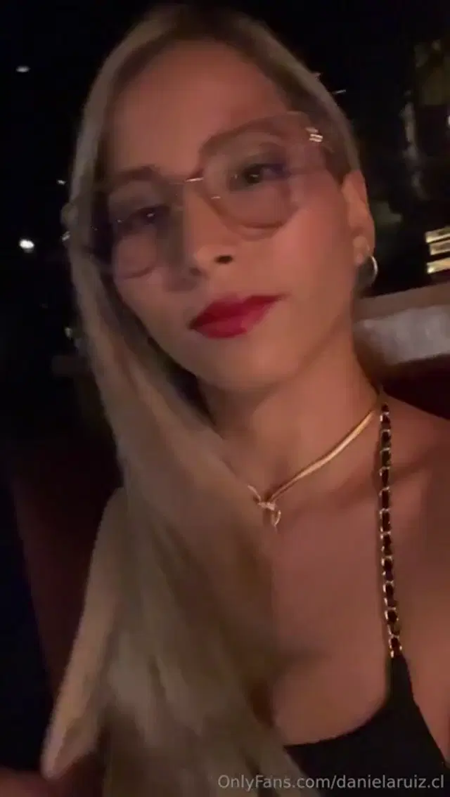 Daniela Ruiz aka danielaruiz.cl – 03-15-2026 OnlyFans Video – INTERCAMBIO DE ESPOSAS GloryHoleEsta noche en el Club Swinger lleve por primera vez una cinta de
