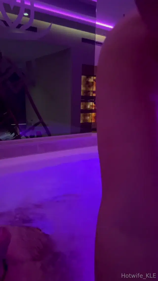 Hotwife Kle aka hotwife_kle – 05-11-2025 OnlyFans Video – Whirlpool Fick ist geil! Oder loverfick