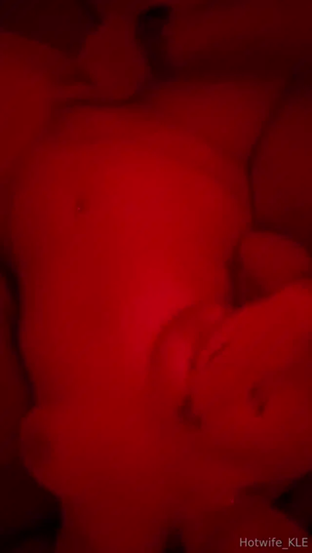 Hotwife Kle aka hotwife_kle – 06-05-2025 OnlyFans Video – Seine Finger! My lover