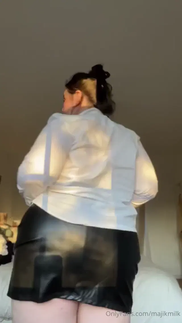 MajikMilk aka majikmilk – 11-07-2025 OnlyFans Video – Panty lines