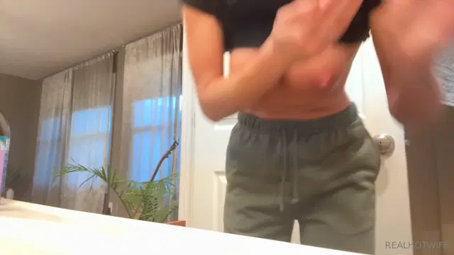 RealHotWifeVIP aka realhotwife – 10-19-2024 OnlyFans Video – Just giving the girls the love they deserve this morning