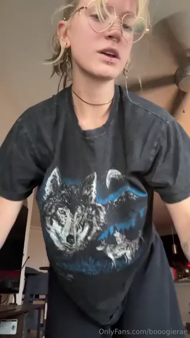 Boogie Rae aka booogierae – 08-17-2025 OnlyFans Video – Slaying in my comfy fit for today Spent the day with my family and finally winding
