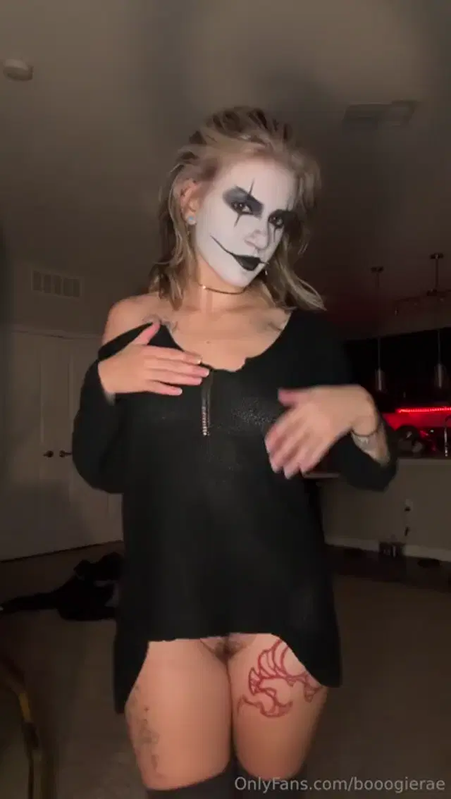 Boogie Rae aka booogierae – 10-31-2025 OnlyFans Video – My ass off the Halloween edible in my deconstructed Eric Draven costume heheh_g6id