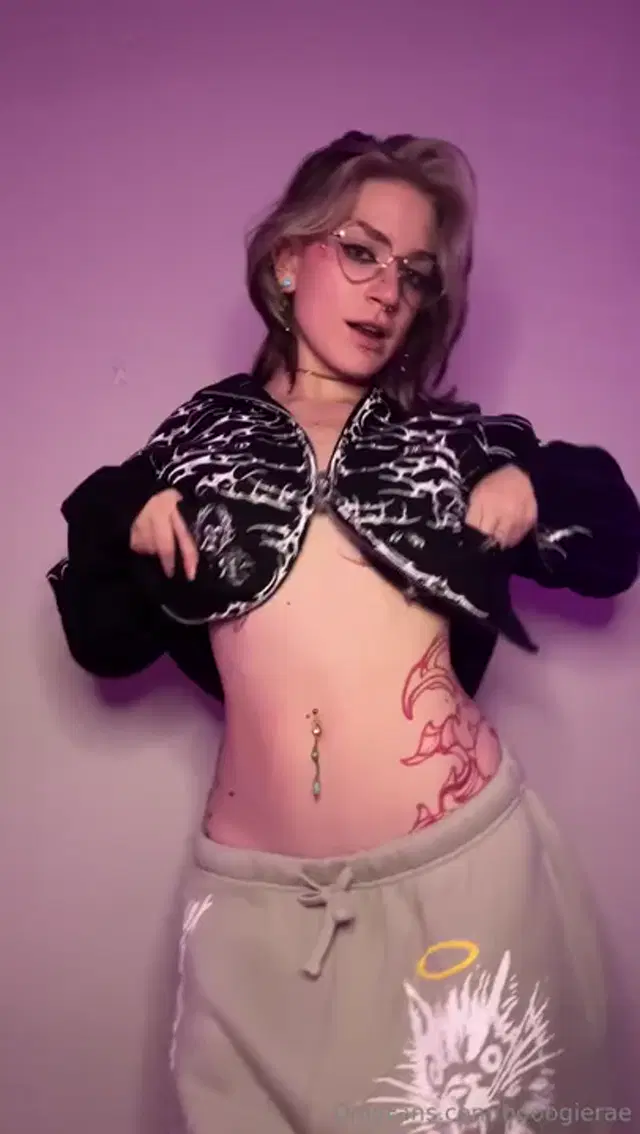 Boogie Rae aka booogierae – 12-03-2025 OnlyFans Video – Super duper hot and sexy bodysuit pics coming tomorrow hehehehgiving you the ones that I took