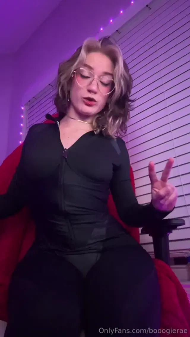 Boogie Rae aka booogierae – 12-11-2025 OnlyFans Video – Letting you know that I JUST made two really fucking hot videos for this weekendFemdom