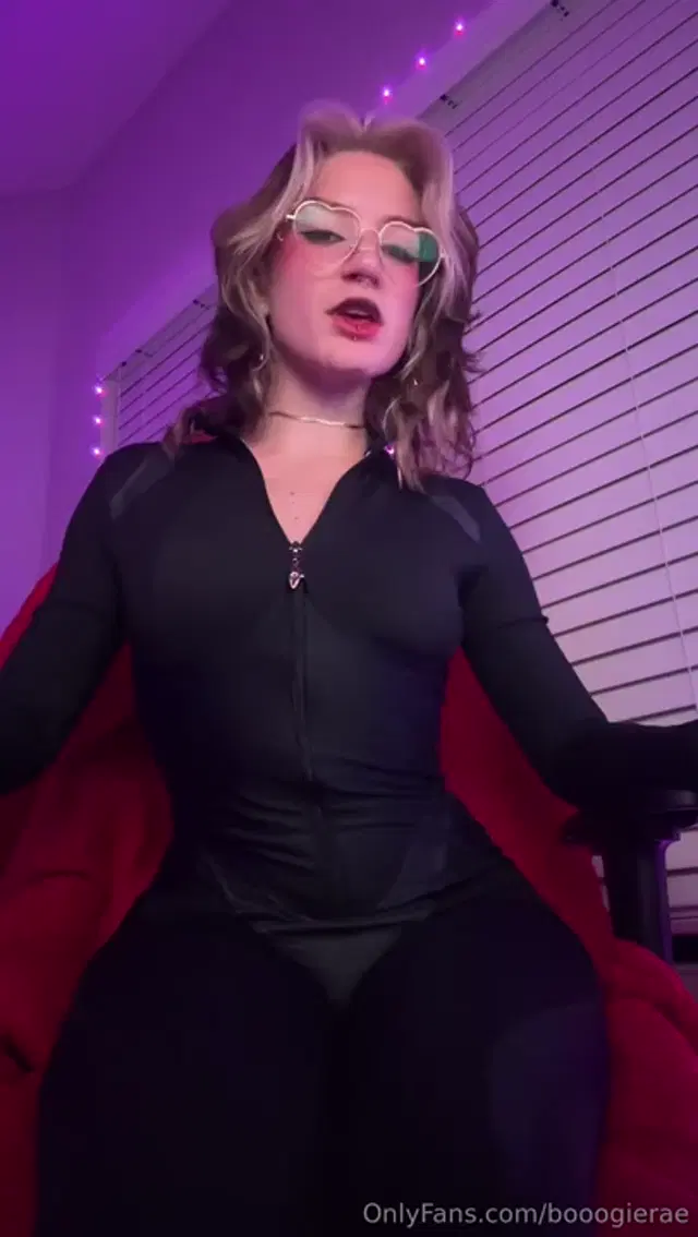 Boogie Rae aka booogierae – 12-13-2025 OnlyFans Video – Sassy Femdom JOI Smoking a joint while I get you off for me TIP