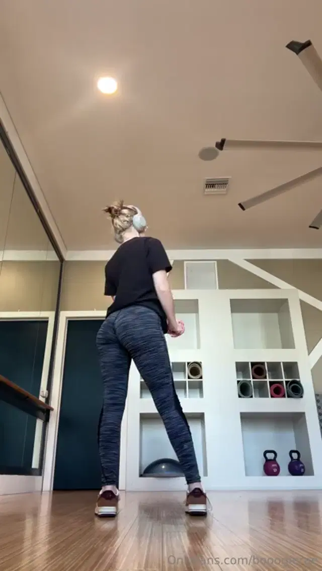Boogie Rae aka booogierae – 02-02-2026 OnlyFans Video – Stretching a lil before my workout today!! Trying to get back into my routine again, after
