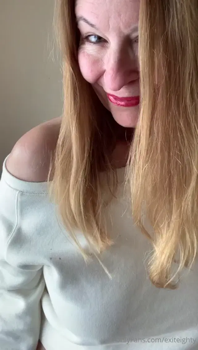Exit Eighty aka exiteighty – 10-22-2024 OnlyFans Video – Comfy, cozy and naked the three stages after a long work day!