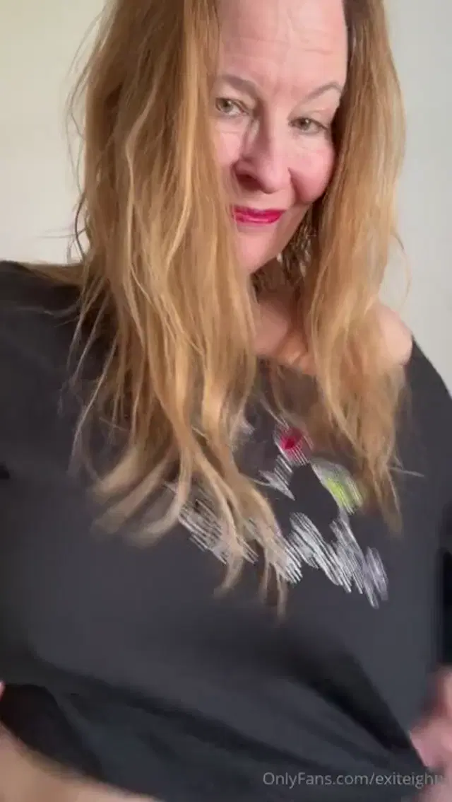 Exit Eighty aka exiteighty – 12-27-2025 OnlyFans Video – Happy Friday night after Christmas!