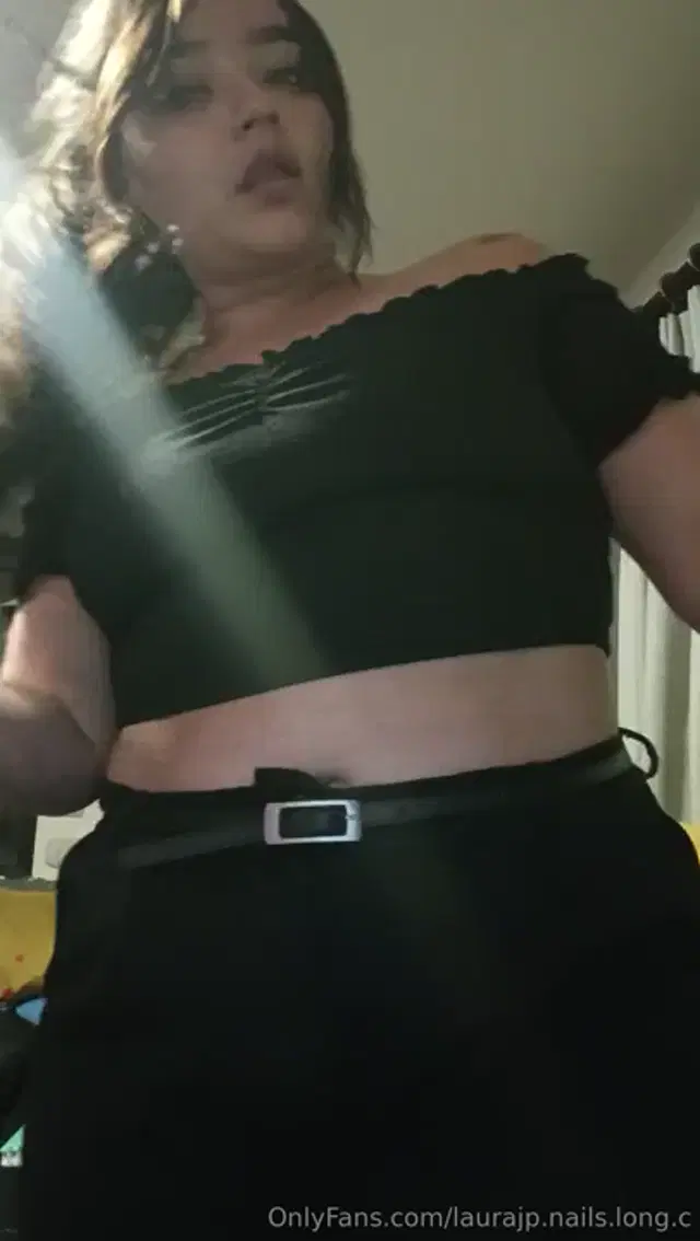 Laura Nails Long C aka laurajp.nails.long.c – 09-16-2025 OnlyFans Video – It’s so hot baby
