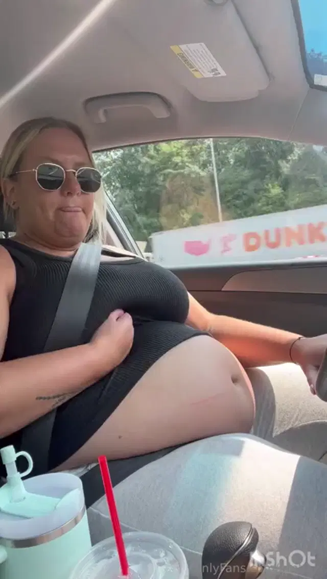LRM aka lrmbbw – 08-24-2024 OnlyFans Video – Filled up on a road trip the other day hopefully people saw me stuffing with