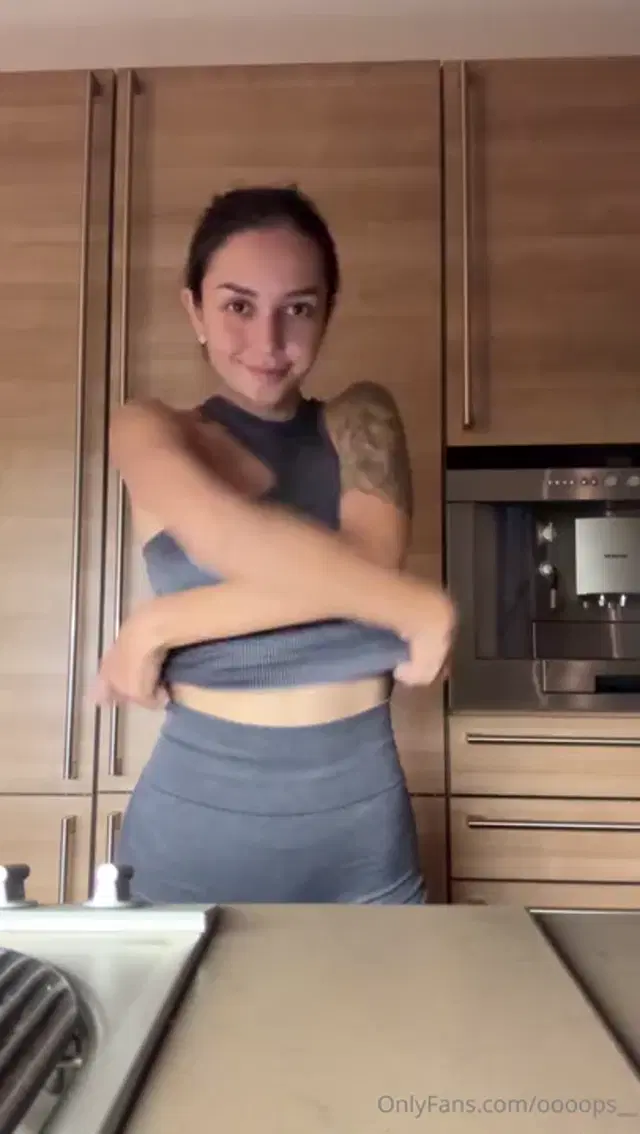 Oooops__ aka oooops__ – 09-15-2024 OnlyFans Video – Your personal chef is here !