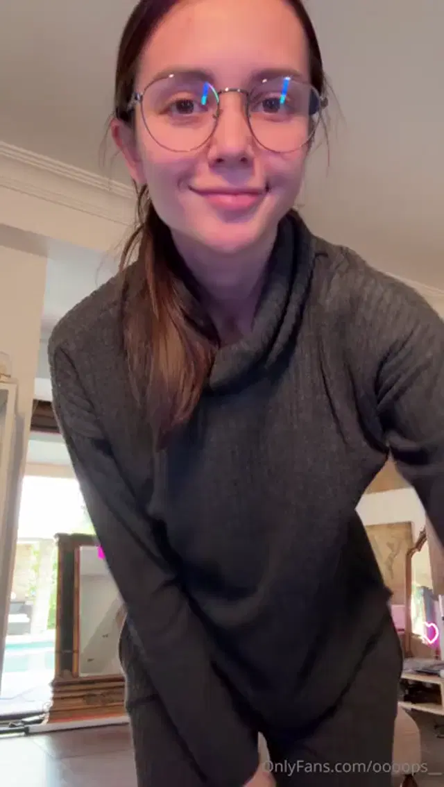 Oooops__ aka oooops__ – 10-15-2024 OnlyFans Video – Just having fun