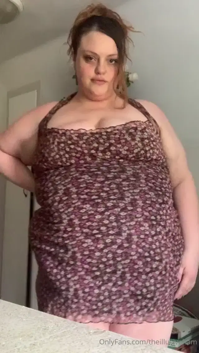 Theillusiveham aka theillusiveham – 08-08-2024 OnlyFans Video – This dress is soo tight on me now
