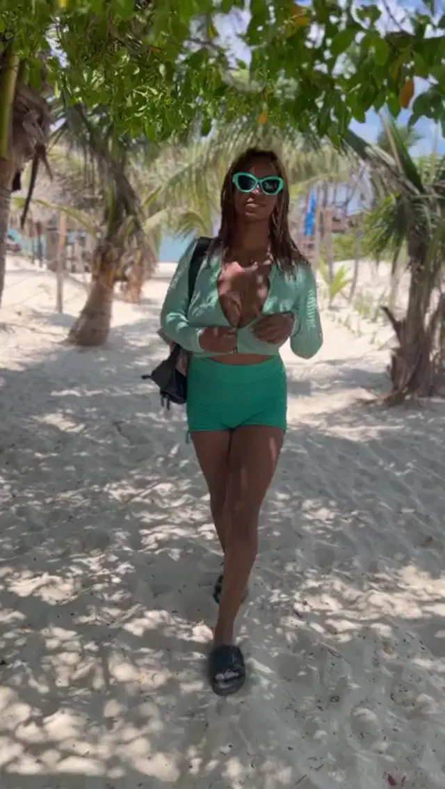Professor Gaia‍ aka professor_gaia – 06-21-2024 OnlyFans Video – What would you doooo ooo for my titty shake