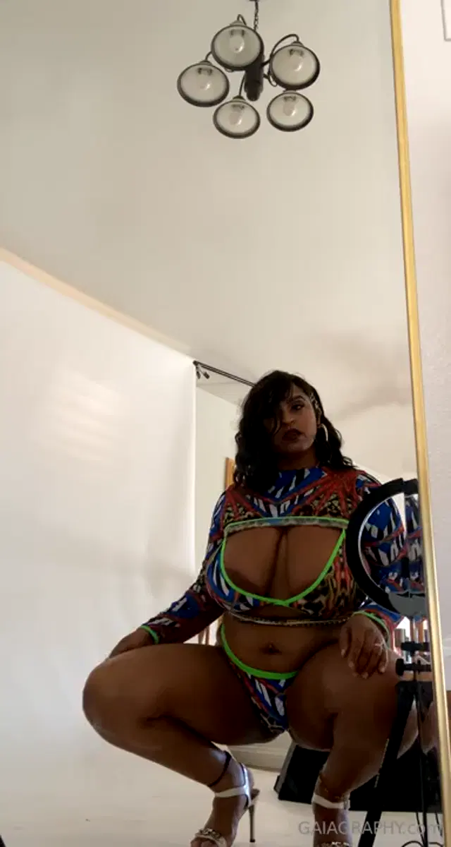 Professor Gaia‍ aka professor_gaia – 10-30-2025 OnlyFans Video – Boobs amp Bikini A little Snap, a little Julius