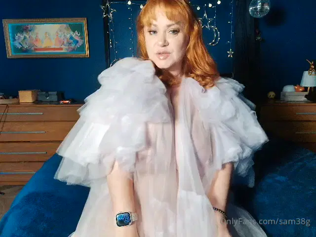 Samantha38g aka sam38g – 01-02-2026 OnlyFans Video – About to film some vids and customs, this outfit is a bit much