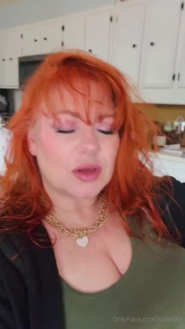 Samantha38g aka sam38g – 04-02-2026 OnlyFans Video – Lots to do today, including some gardening
