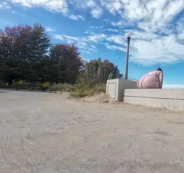 SugarandSpiceroni aka sugarandspiceroni – 09-23-2024 OnlyFans Video – Beach vibes behind the scenes of my photoshoot