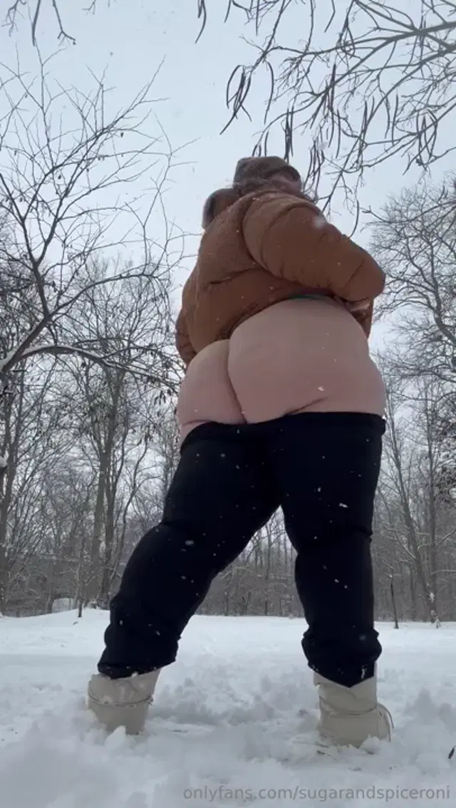 SugarandSpiceroni aka sugarandspiceroni – 01-11-2025 OnlyFans Video – So it snowed today