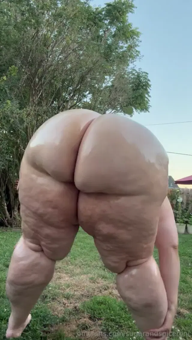 SugarandSpiceroni aka sugarandspiceroni – 09-04-2024 OnlyFans Video – Glazed like a donut, drip drip
