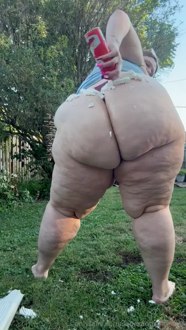 SugarandSpiceroni aka sugarandspiceroni – 09-25-2024 OnlyFans Video – My booty just shoots the whipped cream right off