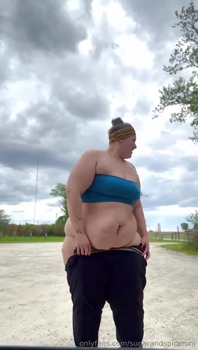 SugarandSpiceroni aka sugarandspiceroni – 05-13-2025 OnlyFans Video – Forest fairy in her natural habitat_3ufx