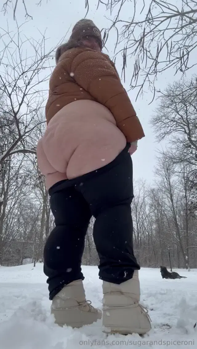SugarandSpiceroni aka sugarandspiceroni – 01-11-2025 OnlyFans Video – So it snowed today_3c61