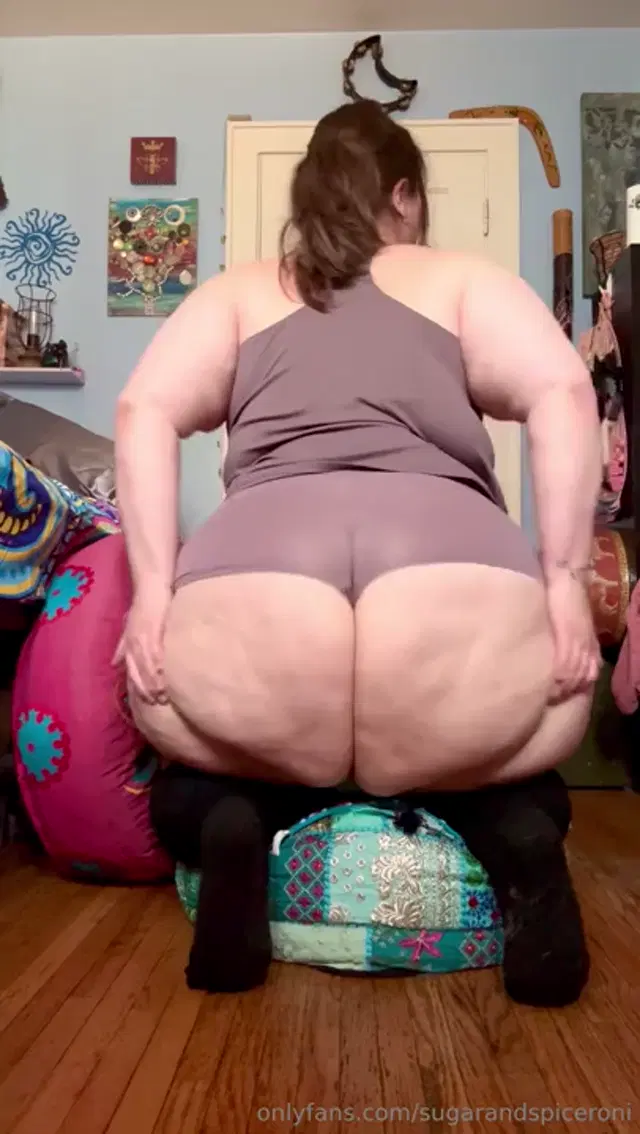 SugarandSpiceroni aka sugarandspiceroni – 02-04-2025 OnlyFans Video – Mornings with Sugar_jr3v