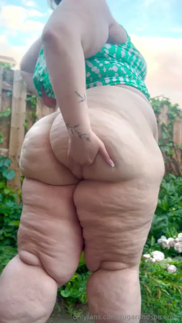 SugarandSpiceroni aka sugarandspiceroni – 05-30-2025 OnlyFans Video – Did you miss my booty spreads in the_dkzi