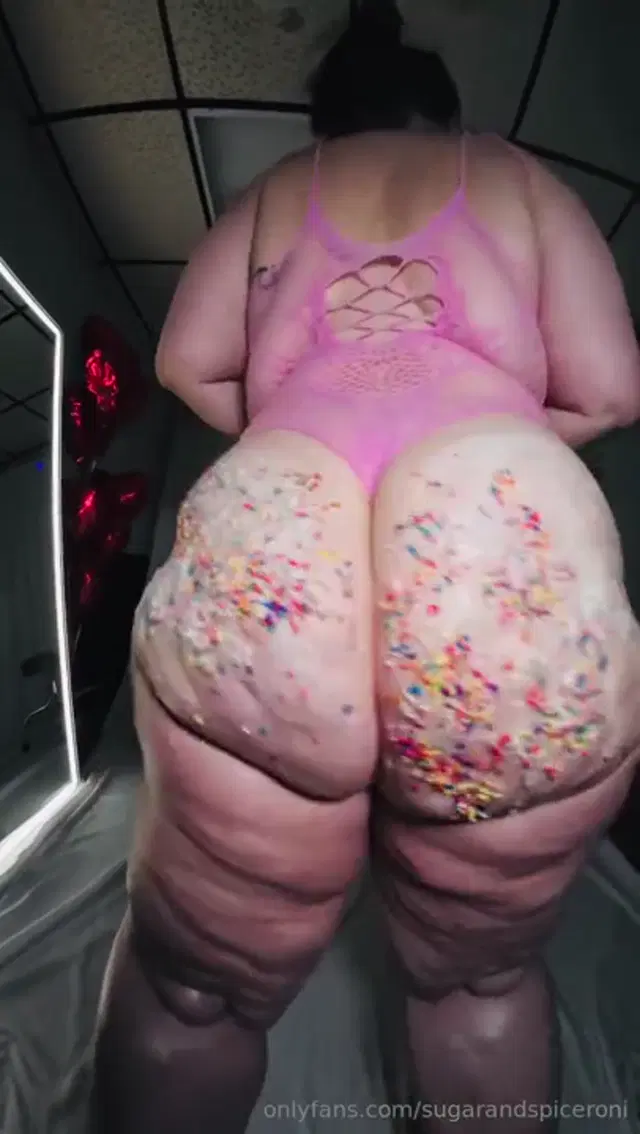 SugarandSpiceroni aka sugarandspiceroni – 02-17-2026 OnlyFans Video – Come eat