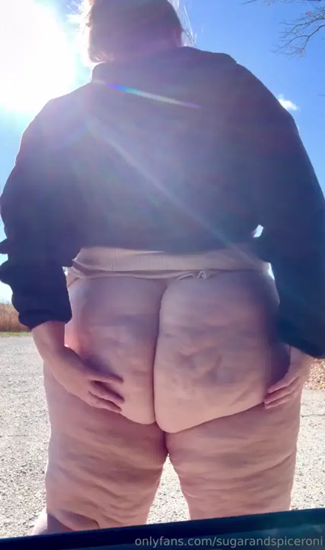 SugarandSpiceroni aka sugarandspiceroni – 11-10-2025 OnlyFans Video – Sunshine spread in motion