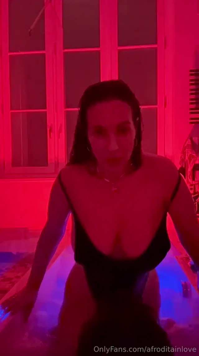 Afroditainlove ‍ aka afroditainlove – 02-04-2026 OnlyFans Video – Dios mo la follada en el Jacuzzi si eres nuevo y quieres verlo pdemelo por