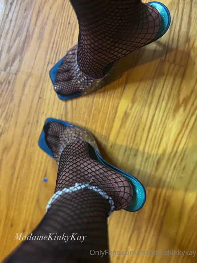 MadameKinkyKay aka madamekinkykay – 07-25-2025 OnlyFans Video – Foot fetish Friday slideshow studded mules with fishnets