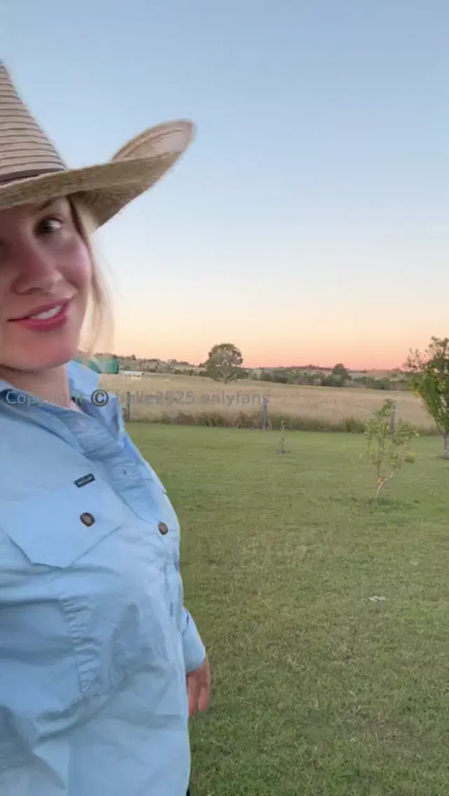 Belle Untamed aka belleuntamed25 – 06-05-2025 OnlyFans Video – Yeah I dont think we are gonna get any farm work done